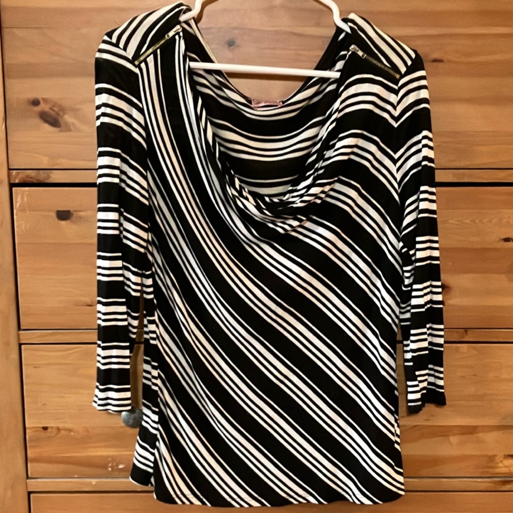 Chic Black and White 3/4 Sleeve Shirt